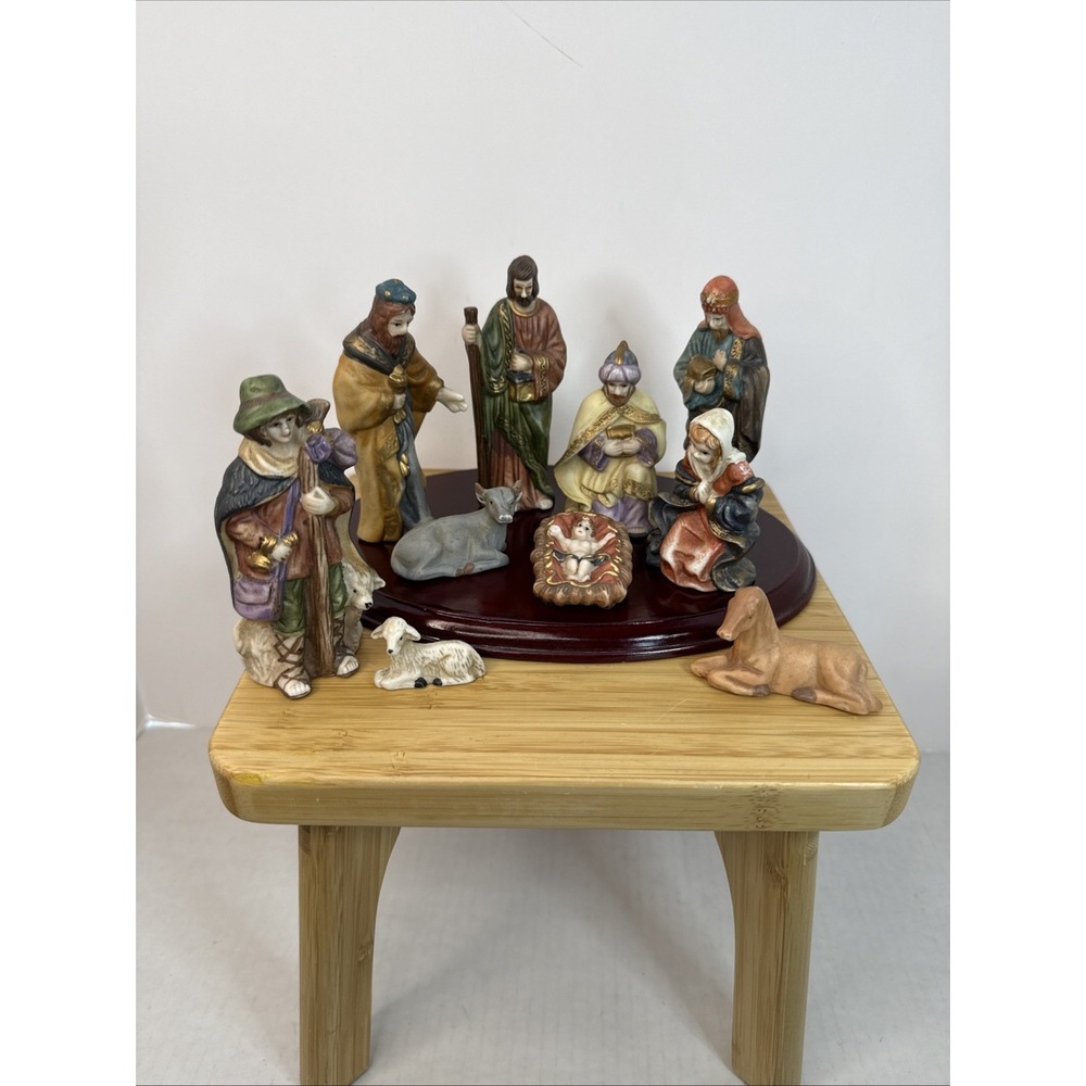 Nativity Set by Christmas Fantasy LTD 11 Pc Set with Wood‎ Base & Box EUC